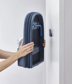 Joseph Joseph - Pocket - Strijkplank - Opvouwbaar - Ophanghaak - Opbergvak Voor Strijkijzer - Blauw -Reinigingsapparaten Winkel 1021x1200 5