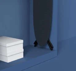 Joseph Joseph - Glide - Strijkplank - Opvouwbaar - Ophangbaar - In Hoogte Verstelbaar - Donkerblauw -Reinigingsapparaten Winkel 1200x1111