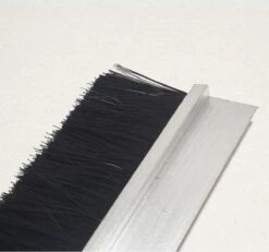 Deurborstel - Stripborstel - 90 Cm Aluminium H-profiel - Woonaccessoires - Deurstrip -Reinigingsapparaten Winkel 1200x1121