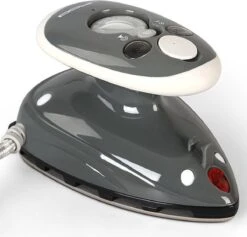 Jago - Mini Strijkijzer - Reisstrijkijzer - Stoomstrijkijzer - Droog En Stoom Strijken - Strijkijzer Met Stoomgenerator - Grijs 26 Jago - Mini Strijkijzer - Reisstrijkijzer - Stoomstrijkijzer - Droog En Stoom Strijken - Strijkijzer Met Stoomgenerator - Grijs -Reinigingsapparaten Winkel 1200x1149 3