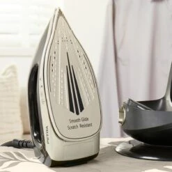 Petra Stoomstrijkijzer Met Stoomgenerator - 1,9 M Snoeropslag - Afneembaar 1,5 XL Waterreservoir - 2600W -Reinigingsapparaten Winkel 1200x1200 1190