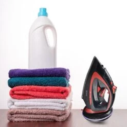 Royalty Line Draadloos Strijkijzer - Krachtig Snoerloos Strijken - Snoerloze Stoomstrijkijzer - Droogstrijkijzer - 2400W - Strijkijzer Met Stoomgenerator - 450ML Watercapaciteit - Rood -Reinigingsapparaten Winkel 1200x1200 1214