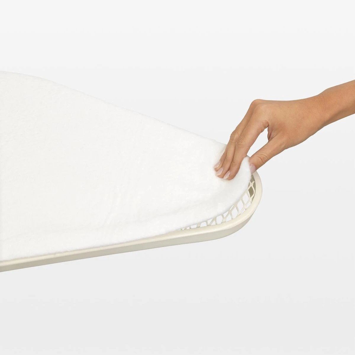 Brabantia Strijkplankonderlaag - Universeel - Vilt - 135 X 49 Cm - Wit 4 Brabantia Strijkplankonderlaag - Universeel - Vilt - 135 X 49 Cm - Wit - Afbeelding 2