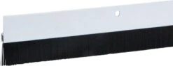 Merkloos Deurborstel - Stripborstel - Afdichting Met Borstel - 100 Cm - Met Installatie Gaten -aluminium -isolatiestrip - Afdichtstrip - Deurstrip