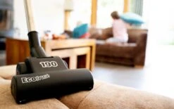 Numatic Hetty Eco Compact HET160 - Stofzuiger Met Zak - Met Extra Turboborstel - 10 Meter Snoer - Compleet Met Accessoires - Roze Henry -Reinigingsapparaten Winkel 1200x752 1