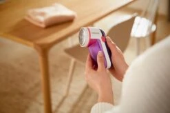 Philips Ontpiller - Verwijdert Stofpluisjes - Geschikt Voor Alle Kledingstukken - Groot Mesoppervlak - 3 Maasgrootten - In Hoogte Verstelbaar Kapje - Inclusief 2 AA-batterijen - GC026/00 -Reinigingsapparaten Winkel 1200x799 130