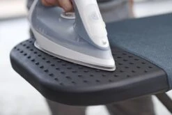 Joseph Joseph - Glide - Strijkplank - Opvouwbaar - Ophangbaar - In Hoogte Verstelbaar - Donkerblauw -Reinigingsapparaten Winkel 1200x800 373