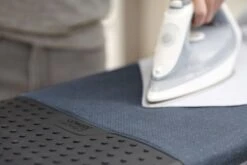 Joseph Joseph - Glide - Strijkplank - Opvouwbaar - Ophangbaar - In Hoogte Verstelbaar - Donkerblauw -Reinigingsapparaten Winkel 1200x800 376