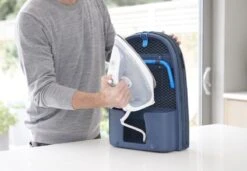 Joseph Joseph - Pocket - Strijkplank - Opvouwbaar - Ophanghaak - Opbergvak Voor Strijkijzer - Blauw -Reinigingsapparaten Winkel 1200x832 5