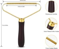 Merkloos Pluizenverwijderaar Deluxe - Goud - Kledingontpluizer - Ontpluizer -Draagbare Lint Remover - Verwijdert Pluisjes - Voor Tapijt - Wollen Kleding - Makkelijk Mee Te Nemen 11 Merkloos Pluizenverwijderaar Deluxe - Goud - Kledingontpluizer - Ontpluizer -Draagbare Lint Remover - Verwijdert Pluisjes - Voor Tapijt - Wollen Kleding - Makkelijk Mee Te Nemen -Reinigingsapparaten Winkel 1200x984 3