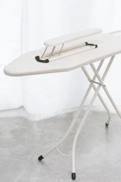 Brabantia Mouwplank - 60 X 10 Cm - Ecru - Wit Frame 21 Brabantia Mouwplank - 60 X 10 Cm - Ecru - Wit Frame -Reinigingsapparaten Winkel 799x1200 31