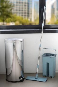 Alpina Platte Mop Met Emmer - Incl. 2 Microvezeldoeken - Voor Harde Vloeren - 360° Draaibaar -Reinigingsapparaten Winkel 799x1200 7