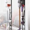 Stofzuiger Opbergrek - Dyson Rek - Dyson Essentials - Dyson Standaard - Dyson Opbergrek - Dyson Accesoires - Cordless Vacuum Stand Stofzuiger Opbergrek Zwart -Reinigingsapparaten Winkel 854x1200 1